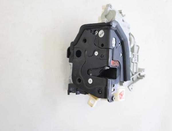 Türschloß hinten links 4G0839015E Audi A6 Avant C7