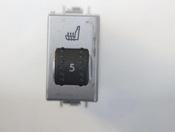 Schalter Sitzheizung 8V4T19K314AB Ford FOCUS 2 Turnier