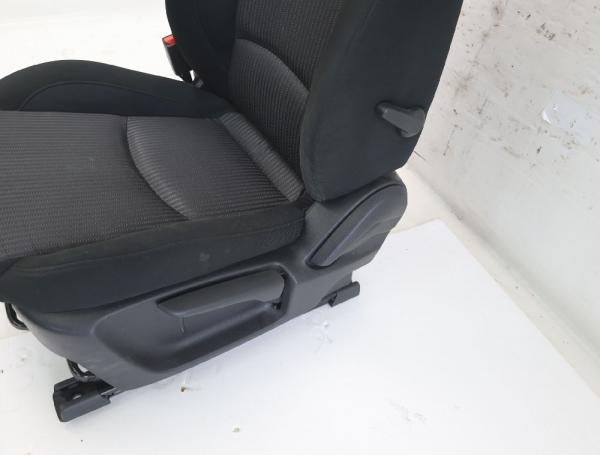 Sitz vorn links BHN988H50 Mazda 3 BM