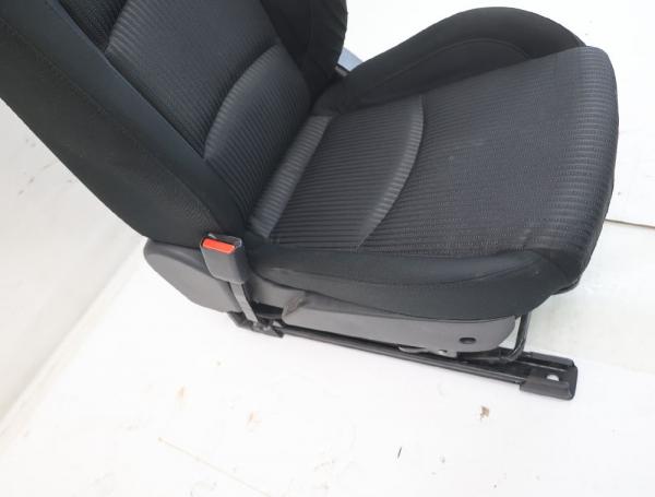 Sitz vorn links BHN988H50 Mazda 3 BM