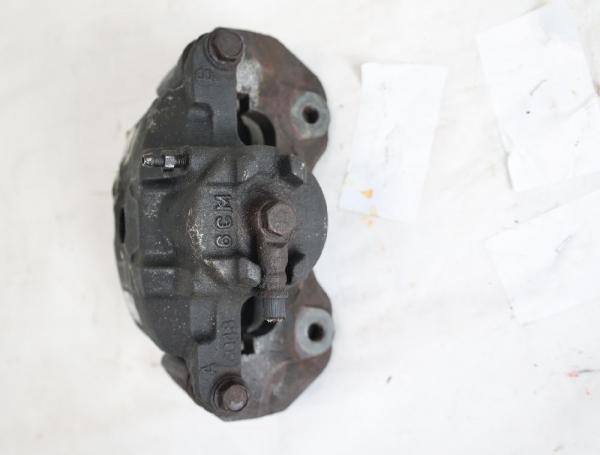 Bremssattel vorn links MR955063 Mitsubishi LANCER 7 KOMBI CS