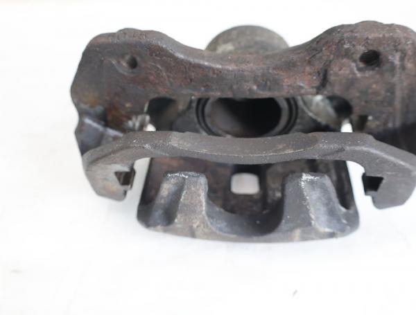 Bremssattel vorn links MR955063 Mitsubishi LANCER 7 KOMBI CS