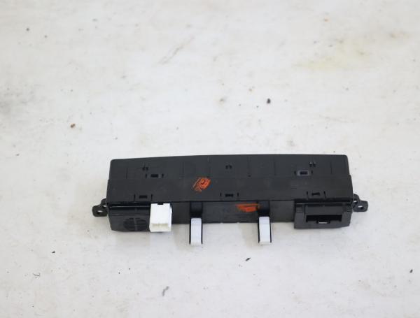 Schalter Warnblink 299113650 Hyundai i20 PB