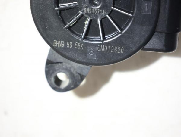 Fensterheber-Motor vorn links BHN95958X Mazda CX 3 DK