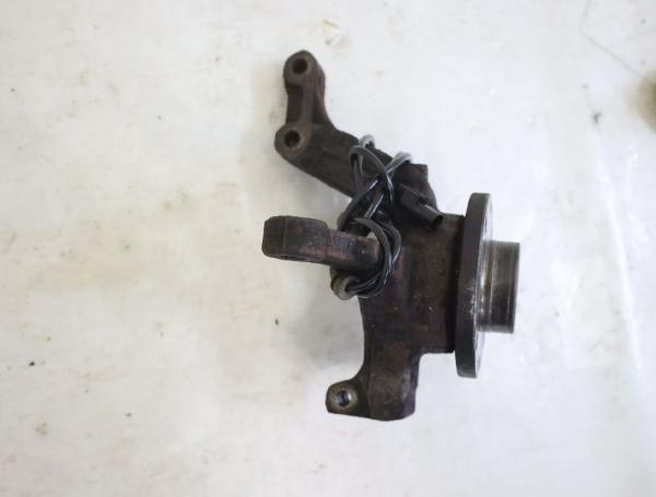 Achsschenkel vorn rechts 40014AX600 Nissan MICRA 3 K12