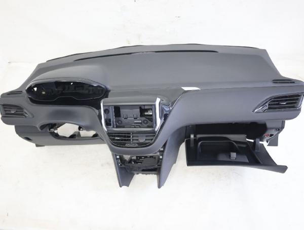 Armaturenbrett 96746579ZD Peugeot 208 CA