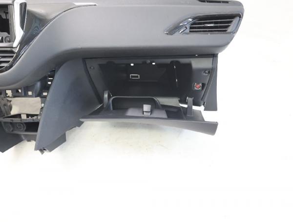 Armaturenbrett 96746579ZD Peugeot 208 CA