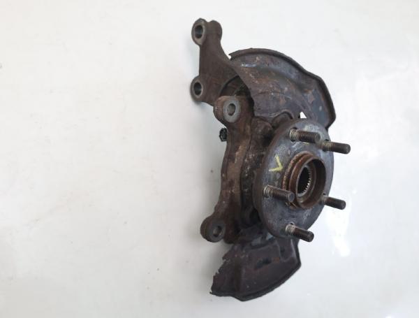 Achsschenkel vorn links 4321242081 Toyota RAV4 3 SA CA