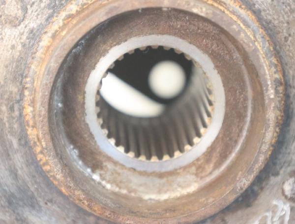 Achsschenkel vorn links 4321242081 Toyota RAV4 3 SA CA
