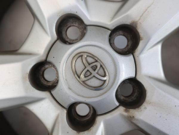 Felge Alu/Leichtmetall vorn links 4261142270 Toyota RAV4 3 SA CA