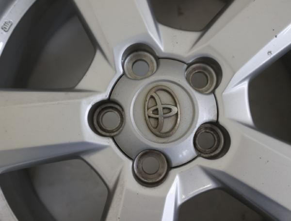 Felge Alu/Leichtmetall vorn rechts 4261142270 Toyota RAV4 3 SA CA