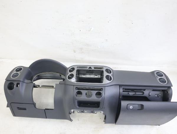 Armaturenbrett 5N1858669 VW TIGUAN 5N