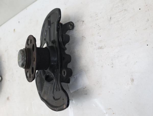 Achsschenkel vorn links 2043320101 Mercedes C-KLASSE W204