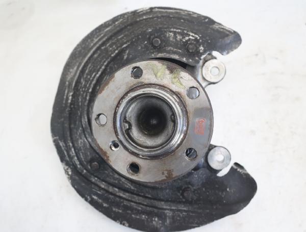 Achsschenkel vorn links 6792285 BMW 1er F21