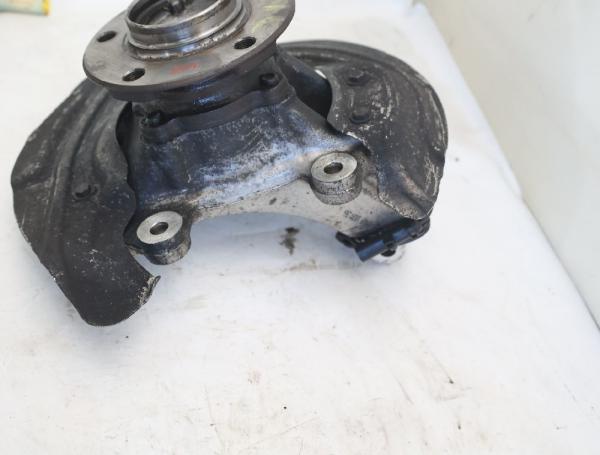 Achsschenkel vorn links 6792285 BMW 1er F21