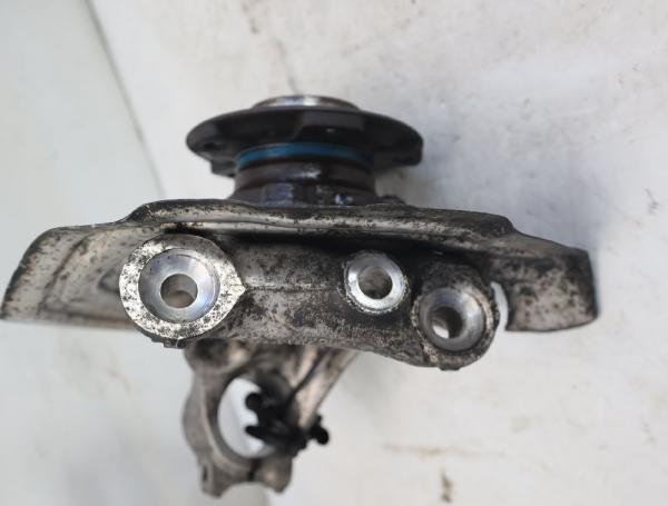 Achsschenkel vorn links 6792285 BMW 1er F21