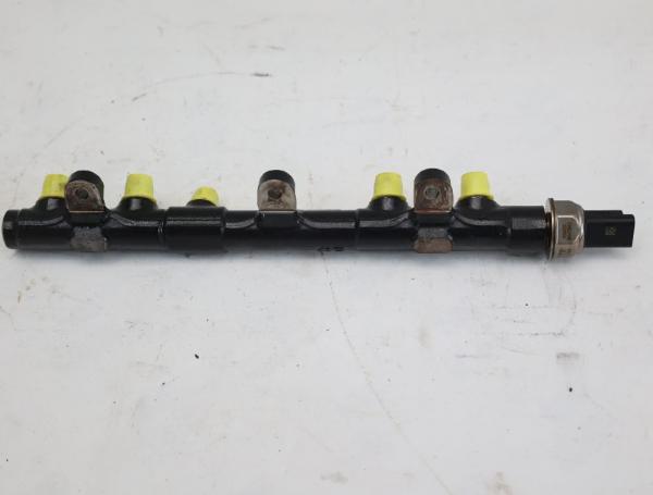 Diesel Verteilerrohr 175217543R Nissan NAVARA D23
