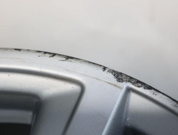 Felge Alu/Leichtmetall vorn rechts 6R0601025M VW POLO 5 6R