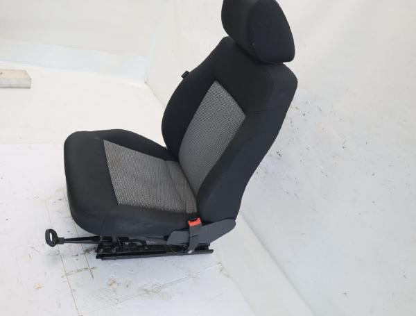 Sitz vorn rechts 6Q3881106CR VW POLO 5 6R