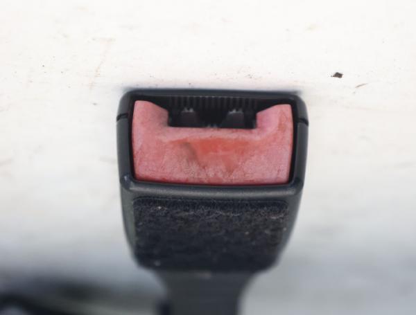 Gurtstraffer vorn rechts 607075100D Opel CORSA D