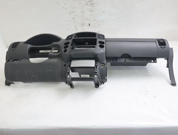 Armaturenbrett 681004X11B Nissan NAVARA D40