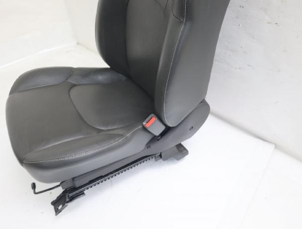 Sitz vorn rechts 876115X60A Nissan NAVARA D40