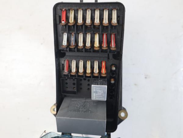 Sicherungskasten 2015400482 Mercedes 190 W201