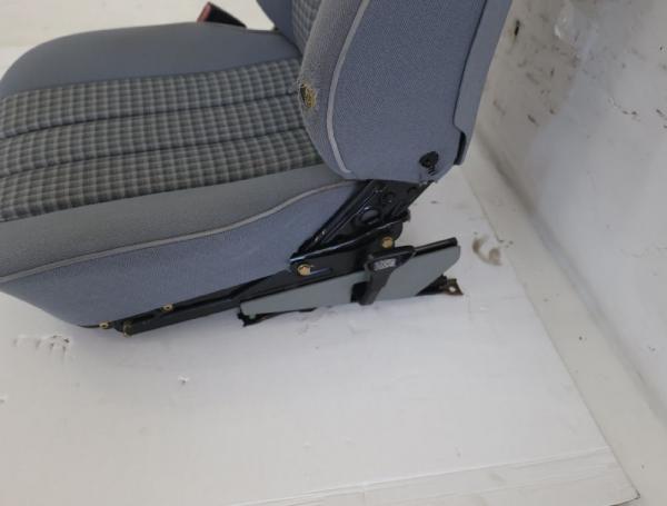 Sitz vorn links 2019101450 Mercedes 190 W201