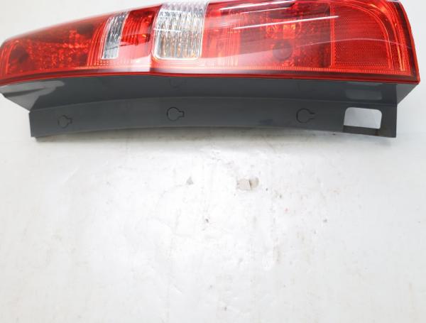 Rückleuchte rechts 924024H020 Hyundai H1 TRAVEL