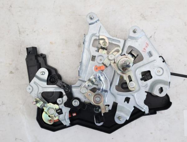 Türschloß hinten rechts 814504H050 Hyundai H1 TRAVEL