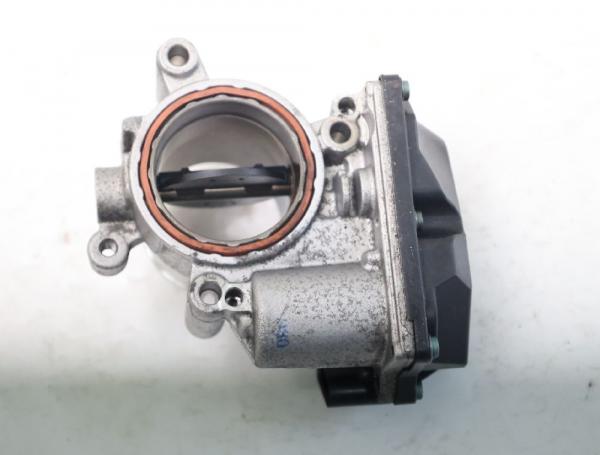 Drosselklappenstutzen 03L128063T Audi Q5 8R