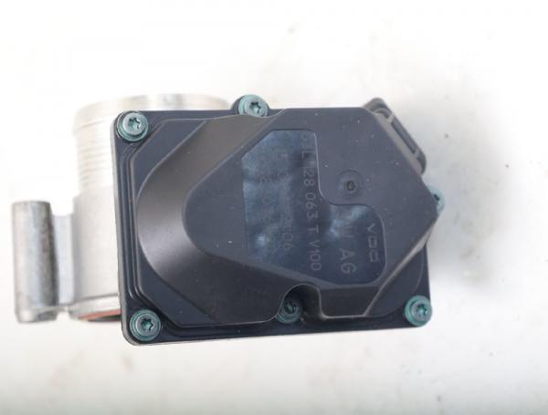 Drosselklappenstutzen 03L128063T Audi Q5 8R