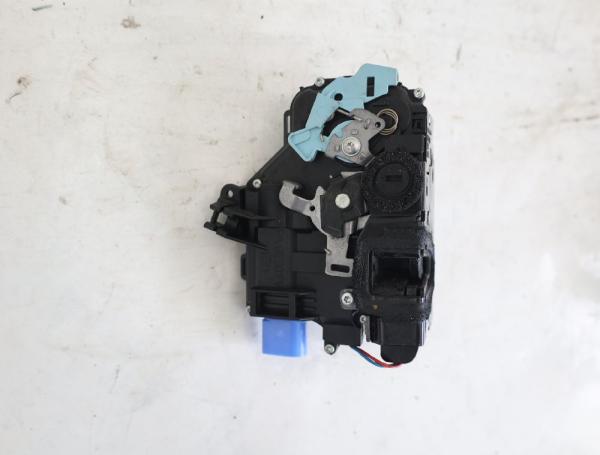 Türschloß hinten rechts 5J7839016B Skoda ROOMSTER 5J