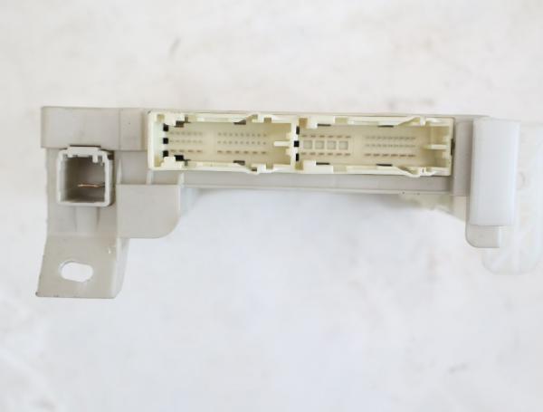 Sicherungskasten 8273052L70C Toyota VERSO S P12