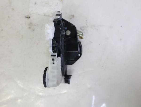 Türschloß vorn rechts 6903052510 Toyota VERSO S P12