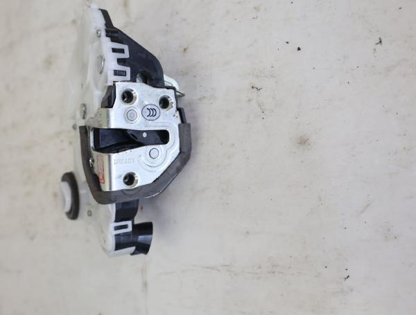 Türschloß vorn links 6904052340 Toyota VERSO S P12