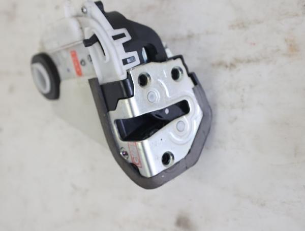 Türschloß hinten links 6906052230 Toyota VERSO S P12