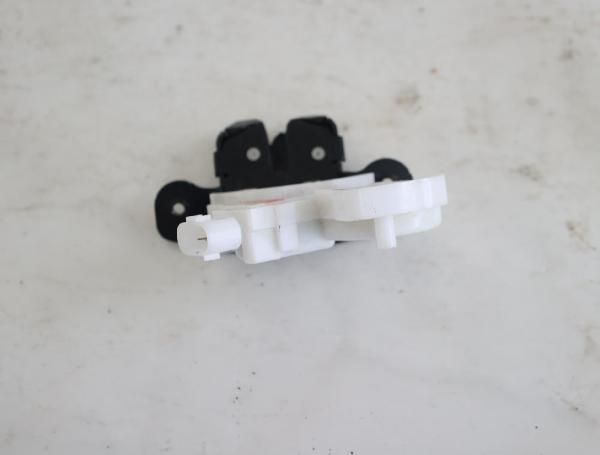 Schloß Heckklappe 6935052350 Toyota VERSO S P12