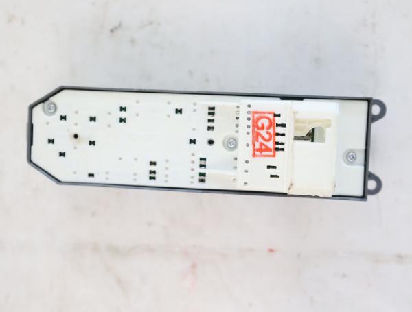 Schalter Fensterheber vorn links 8482052440 Toyota VERSO S P12