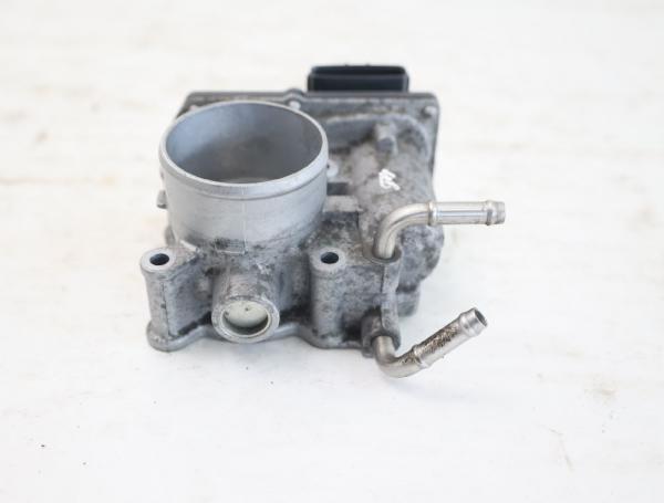 Drosselklappenstutzen 2203047010 Toyota VERSO S P12