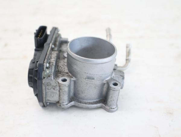 Drosselklappenstutzen 2203047010 Toyota VERSO S P12