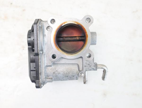 Drosselklappenstutzen 2203047010 Toyota VERSO S P12
