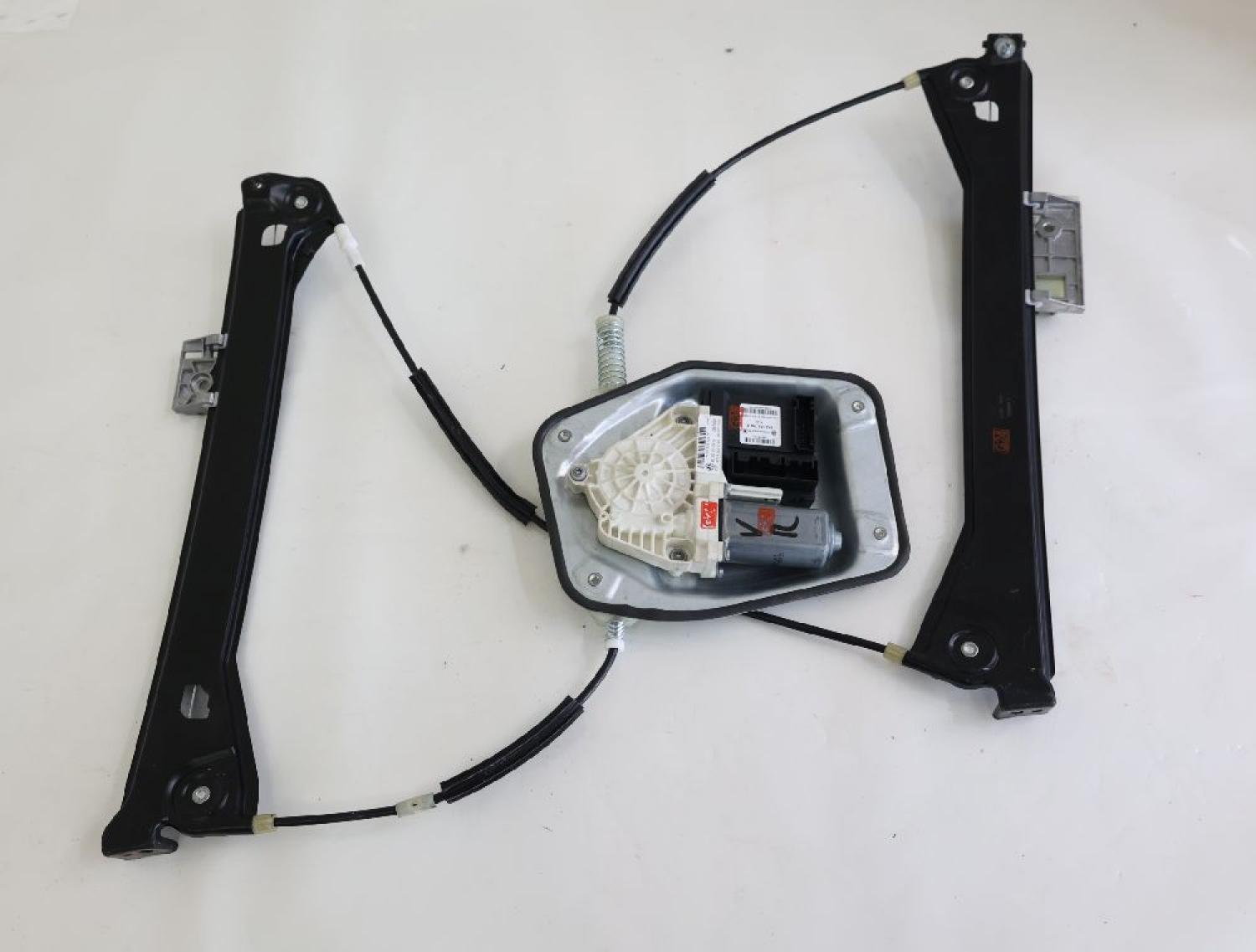 Fensterheber elektrisch 3trg. vorn rechts 1Q0959702H VW SCIROCCO 3