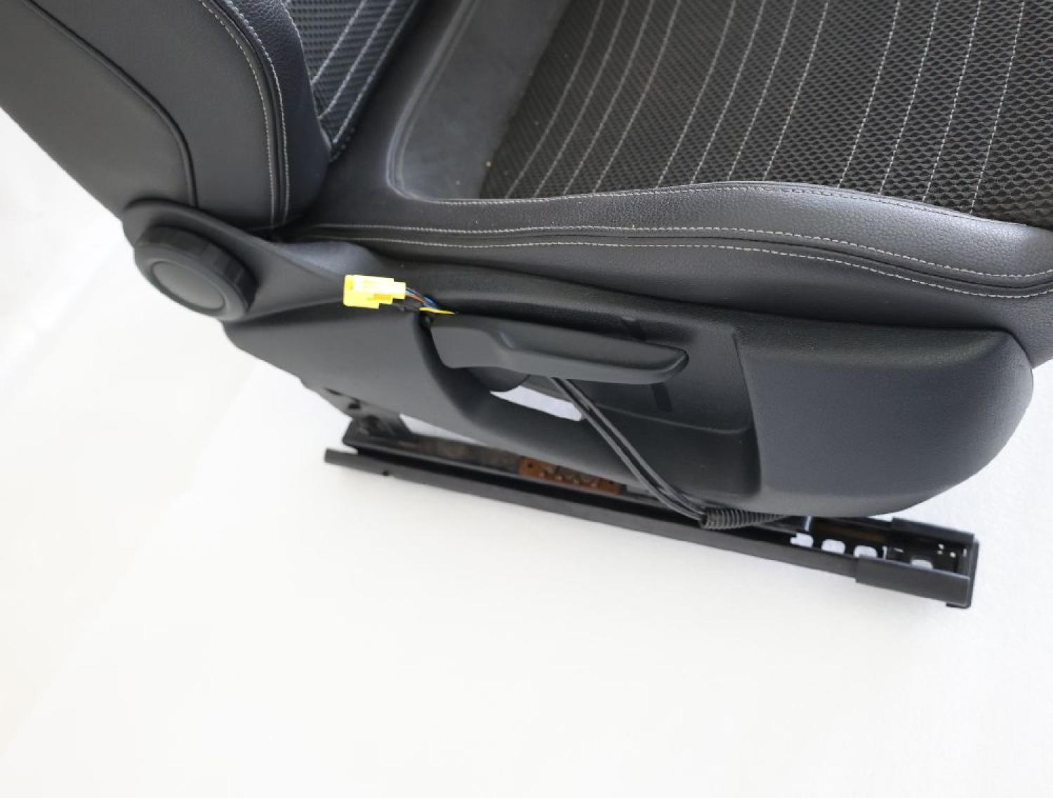 Sitz vorn rechts 1K8881405BPYCB VW SCIROCCO 3