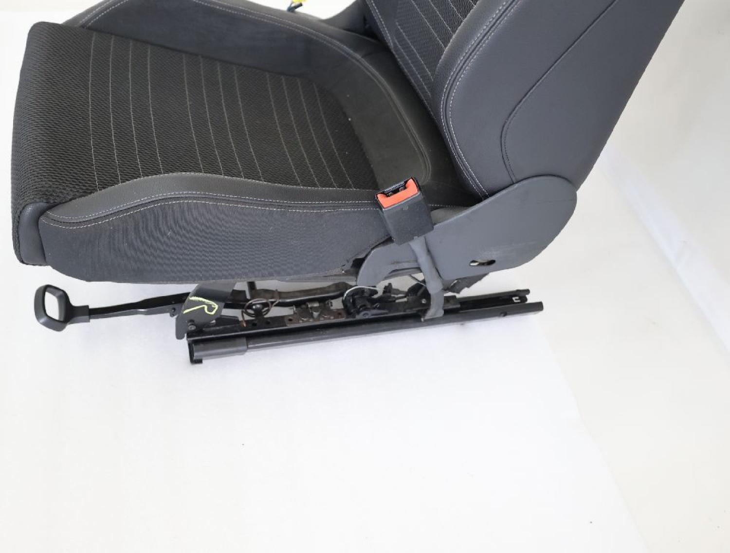 Sitz vorn rechts 1K8881405BPYCB VW SCIROCCO 3