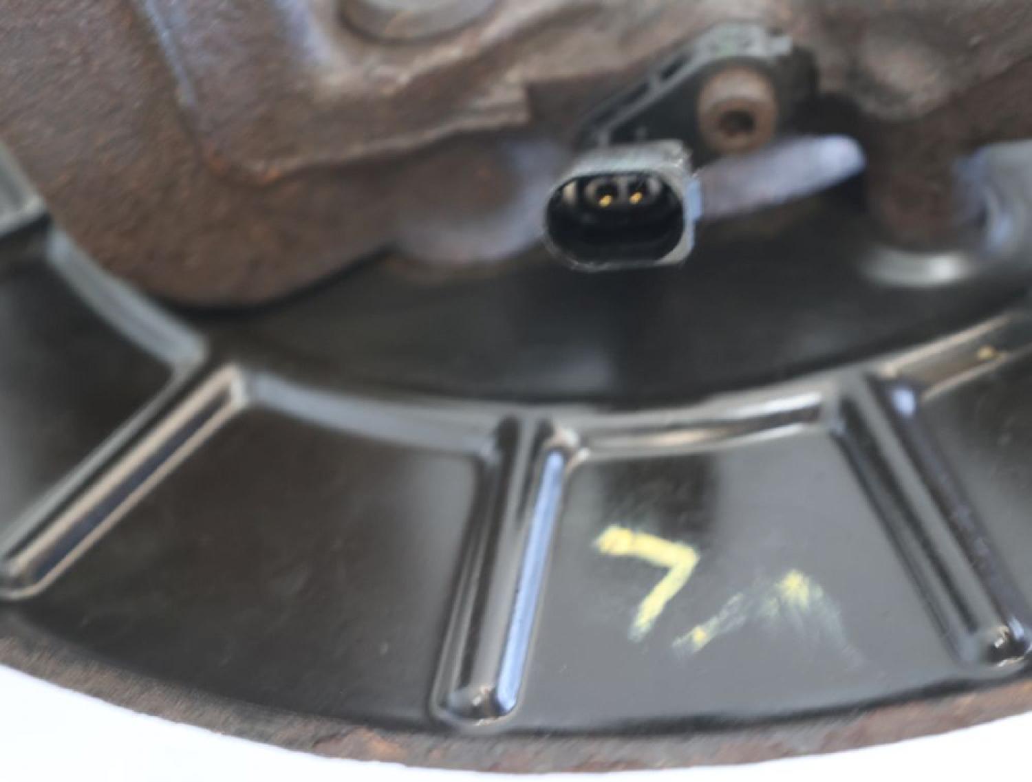Achsschenkel vorn links 1K0407255AA VW SCIROCCO 3