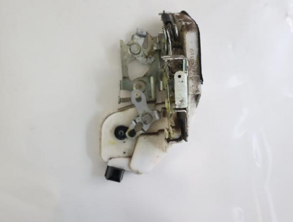 Türschloß vorn links MR573709 Mitsubishi PAJERO 4 V98