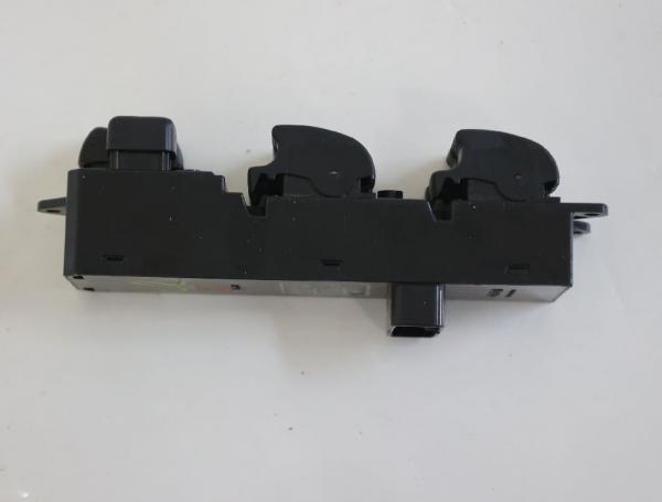 Schalter Fensterheber vorn links 8608A110 Mitsubishi PAJERO 4 V98