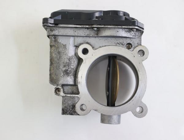 Drosselklappenstutzen 1450A033 Mitsubishi PAJERO 4 V98
