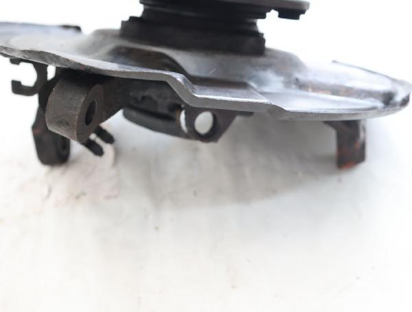 Achsschenkel vorn links 3870A021 Mitsubishi PAJERO 4 V98